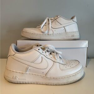 Nike Air Force 1 Youth Size 7Y White Leather Low Sneakers FV5951-111 Women's 8.5